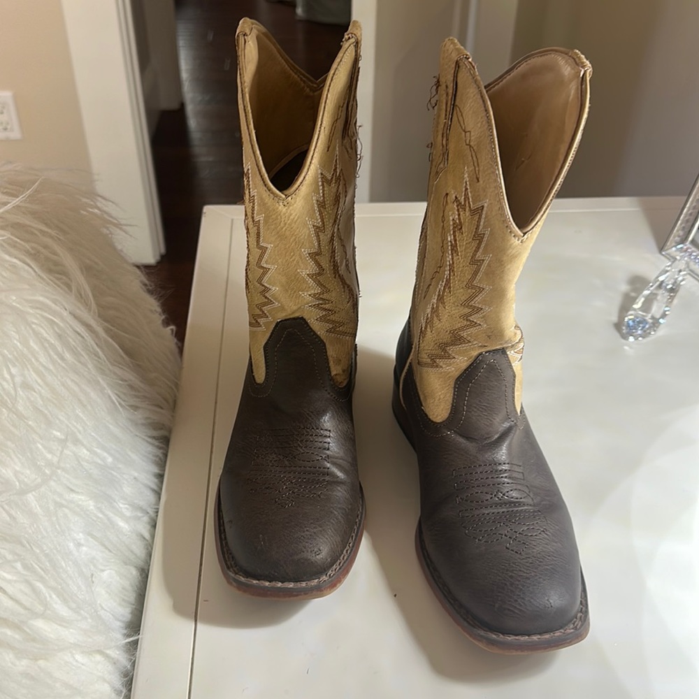Girls leather boots